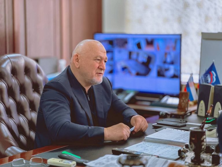 Сегодня, 26 марта, Глава Унцукульского района Иса Нурмагомедов провел очередное аппаратное совещание.