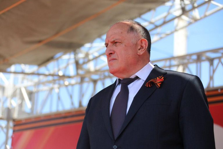 Абдулмуслим Абдулмуслимов выступил на военном Параде в Каспийске