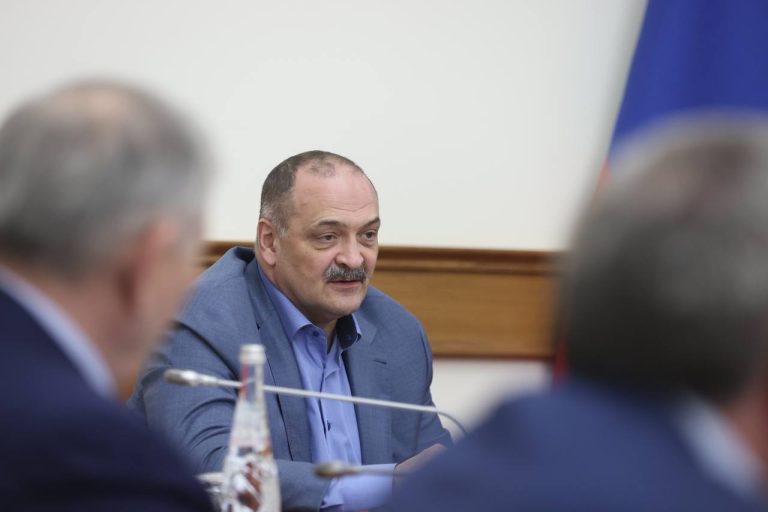 Сергей Мeликов провел совещание по повышению эффективности использования земель федеральной собственности на территории Дагестана.