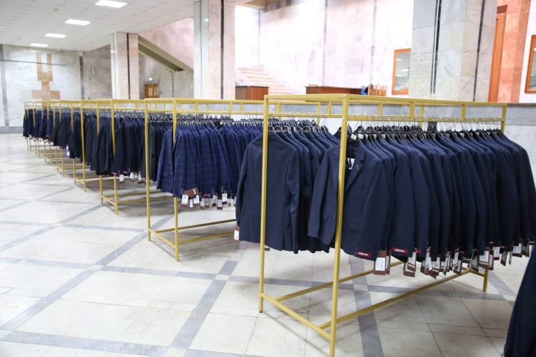 В Махачкале состоялось торжественное открытие ярмарки узбекской текстильной продукции