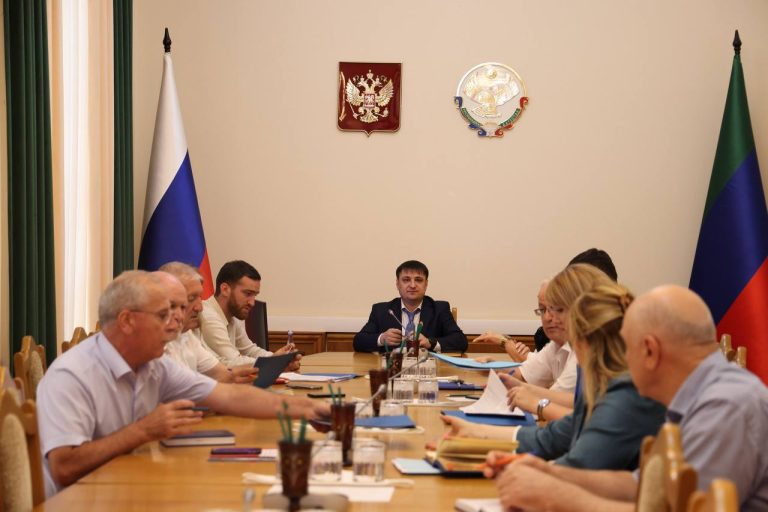  Герой России Тамерлан Абуталимов проходит стажировку в Администрации Главы и Правительства РД по программе «Время героев» 