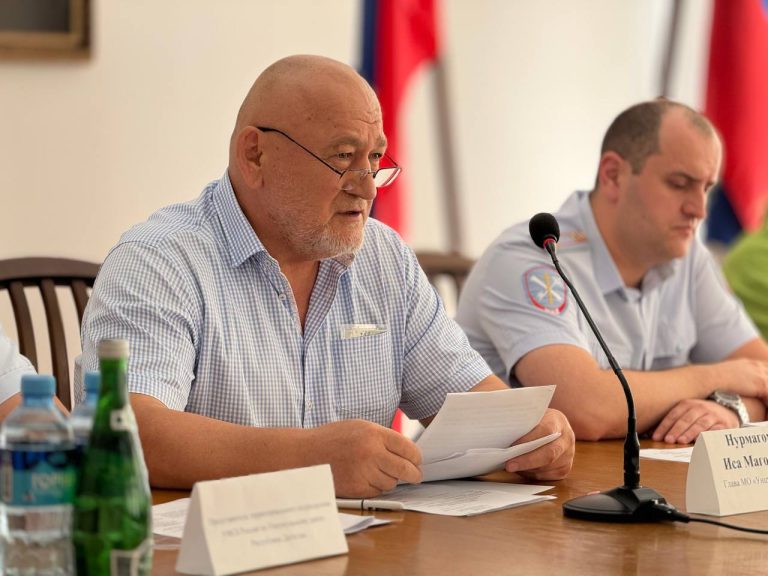 Сегодня в актовом зале администрации Унцукульского района провели Заседание антитеррористической комиссии под председательством главы района Исы Нурмагомедова.