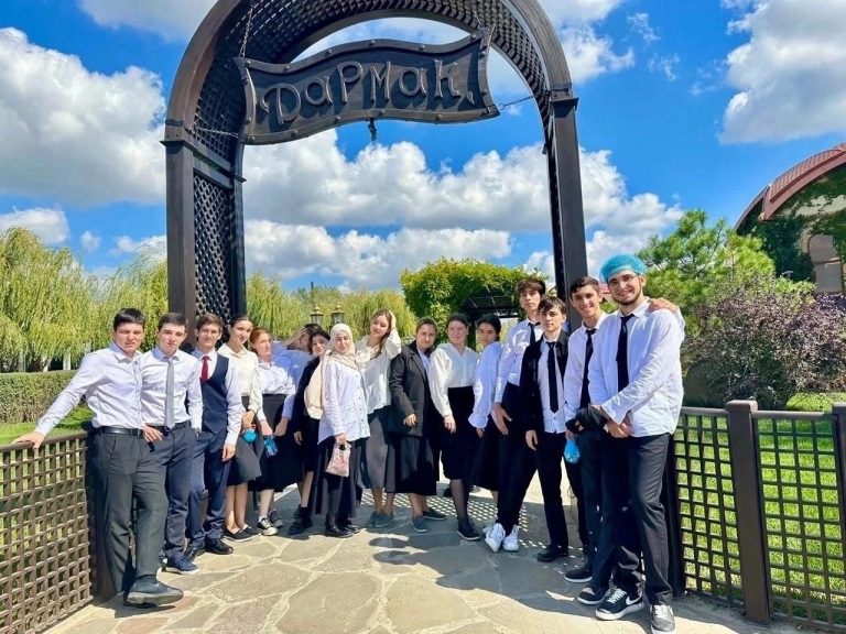 В Дагестане стартовал федеральный проект «Билет в будущее», который предоставляет школьникам возможность познакомиться с различными профессиями.