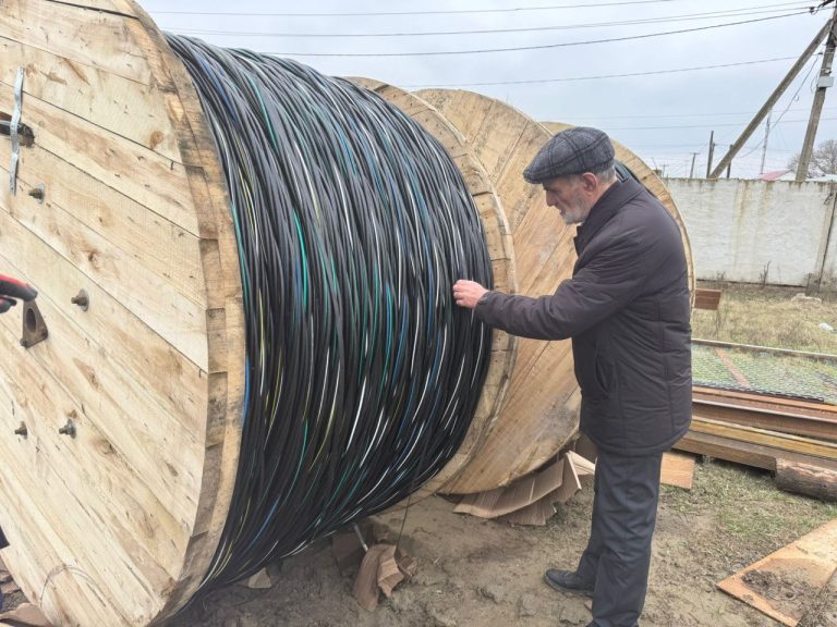 В городе Южно-Сухокумск завершается строительство нового водовода, который станет важным шагом в улучшении водоснабжения местных жителей.