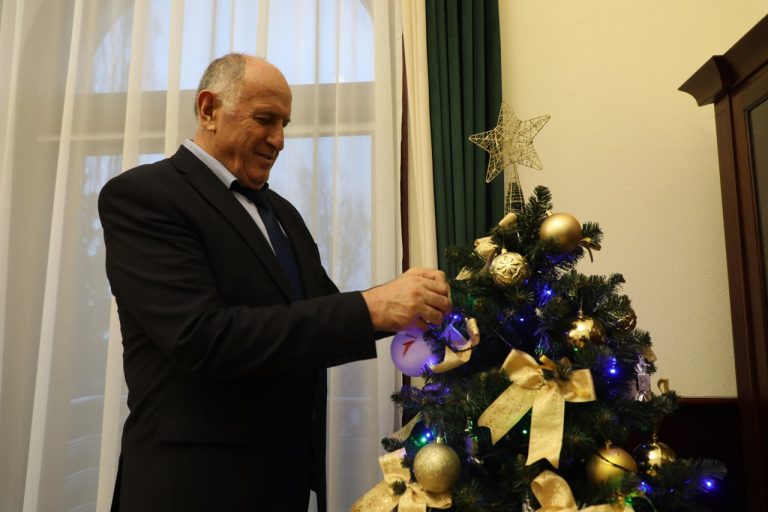 Всероссийская акция «Российский детский Дед Мороз» прошла в Правительстве Дагестана