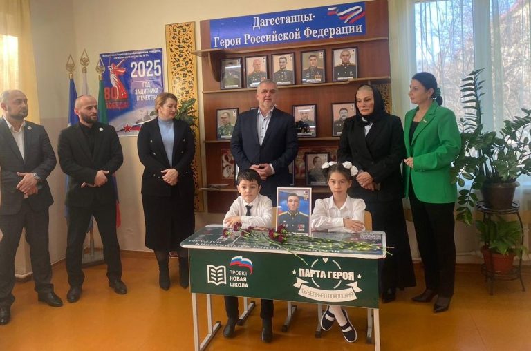 «Парты Героя» в память о Герое РФ Магомеде Исбакиеве установили в школах Махачкалы и Лакского района