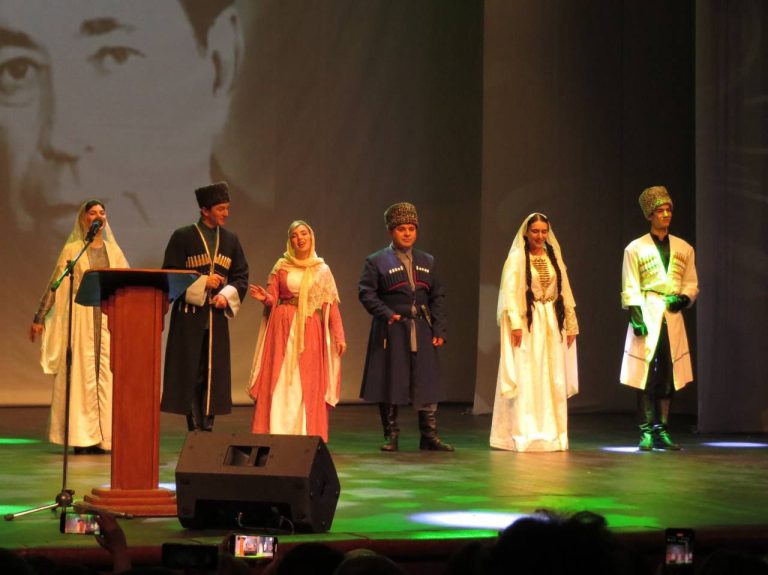 В Дагестане прошло торжественное мероприятие к 110-летию со дня рождения народного поэта Анвара Аджиева