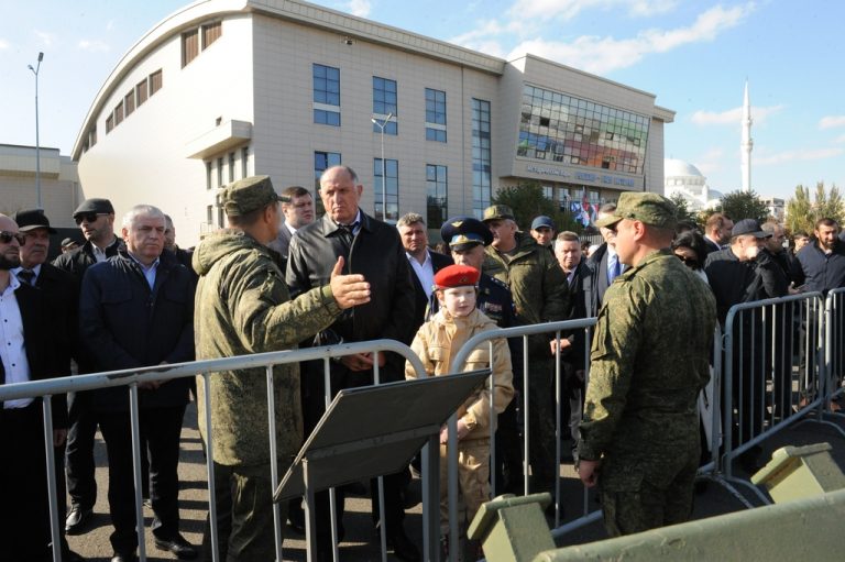 В Махачкале состоялось торжественное открытие выставки трофейного вооружения и техники