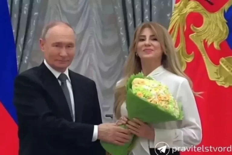 Владимир Путин присвоил учителю из Дагестана почетное звание «Заслуженный учитель РФ»