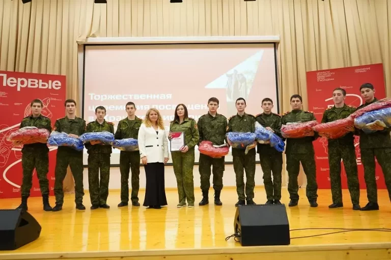 Движение Первых Дагестана наградило отличившихся участников проекта «Хранители истории»