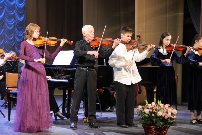 В Махачкале состоялся Концерт-открытие XXV Регионального музыкального фестиваля юных исполнителей «Наши надежды».