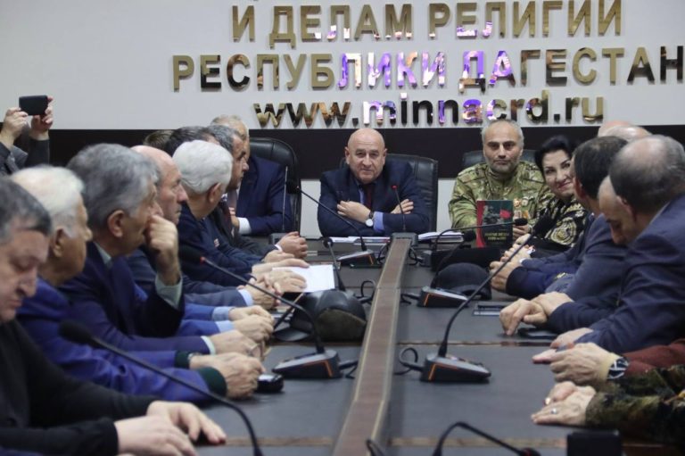 9 декабря в конференц-зале Министерства по национальной политике и делам религий Республики Дагестан прошел круглый стол «Образ героя: от прошлого к настоящему», посвященный Дню Героев Отечества.