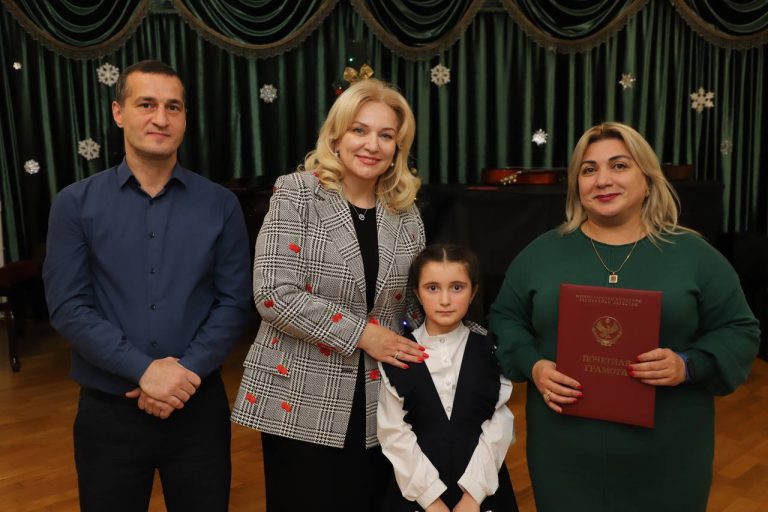 Детей-лауреатов всероссийских и международных конкурсов наградили в преддверии Нового Года!