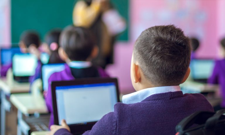 Власти Дагестана направят более ₽1,4 млрд на цифровизацию сельских школ