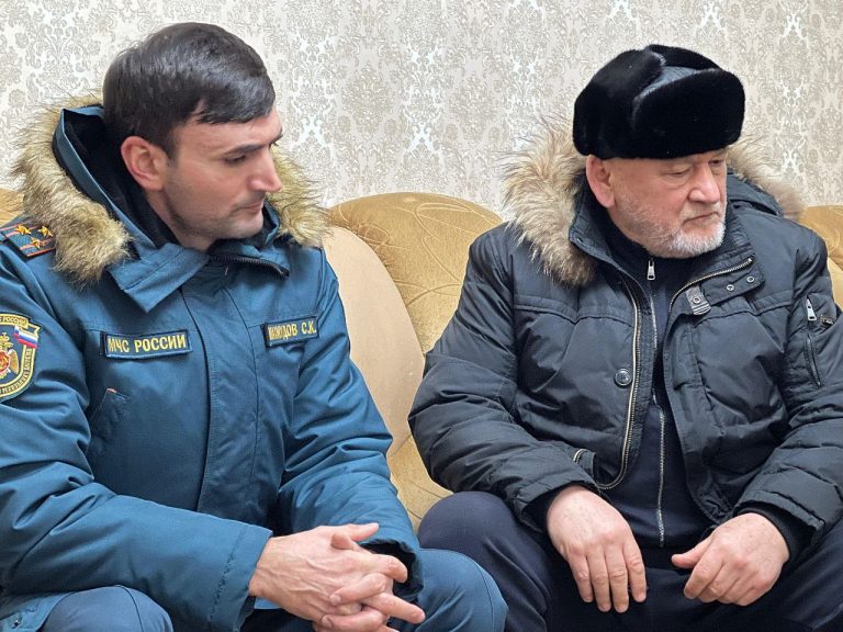 Разгорелся пожар в здании администрации Унцукульского района.