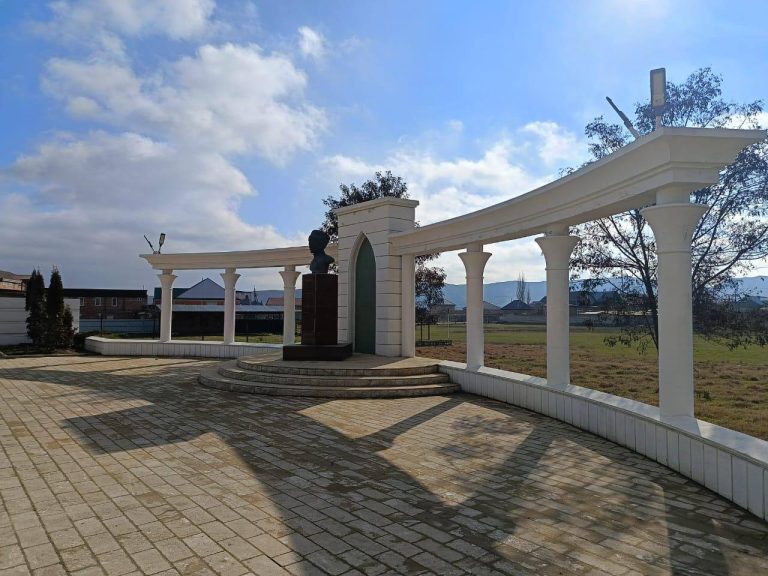 Сквер имени Сулеймана Стальского в селе Герейхановское преобразился в рамках программы поддержки местных инициатив