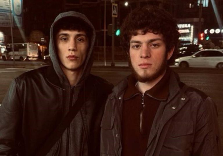 Дагестанские спортсмены спасли людей из упавшего в канал им. Октябрьской революции автомобиля.