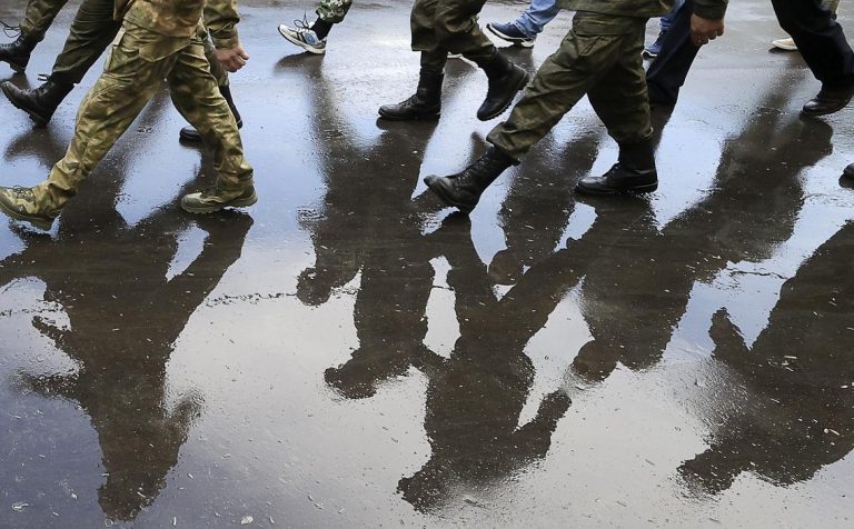 Сергей Меликов подписал указ об увеличении выплат военнослужащим-контрактникам.