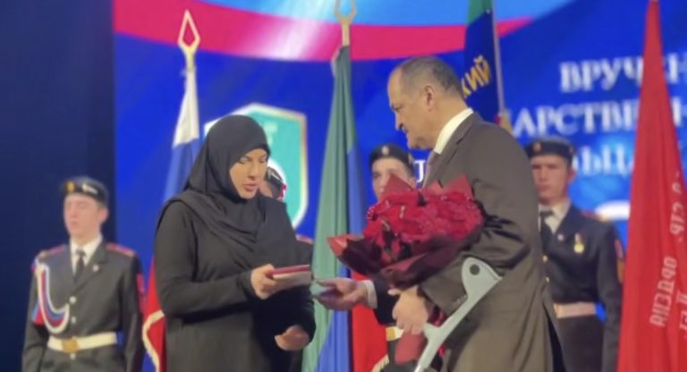 В Русском театре начинается вручение госнаград военнослужащим добровольческого батальона «Каспий».