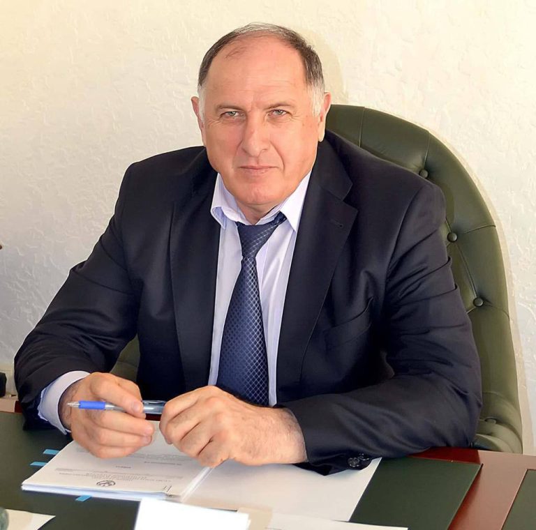 Абдулмуслим Абдулмуслимов поздравил дагестанок с Международным женским днём