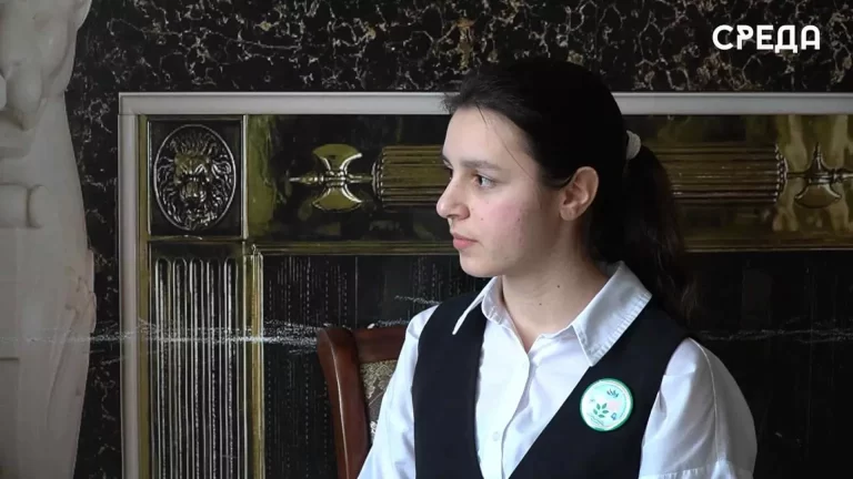 Ученица РЦО Каспийска Роза Кушиева стала обладательницей ордена передачи «Умники и умницы»