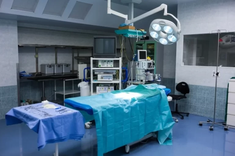 Врач из Дагестана лечит бойцов спецоперации в госпитале Луганска