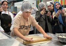 Студенты ДГУНХ отправили партию домашней выпечки в зону СВО